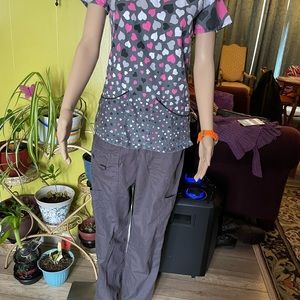 Scrub suit used but like new, top size xs, pant size small..